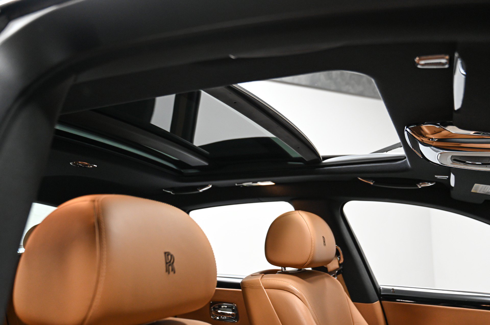 Used 2015 Rolls-Royce Ghost RWD image 37
