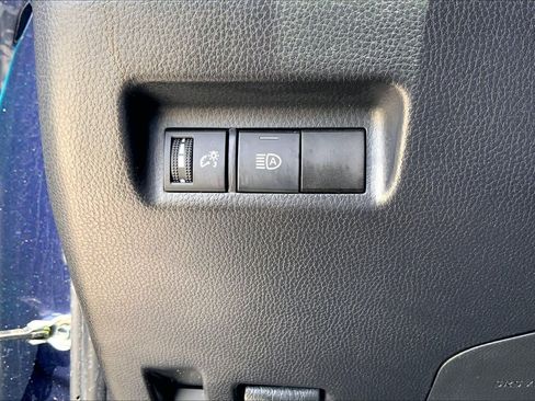 Used 2025 Toyota RAV4 XLE AWD/4WD image 33