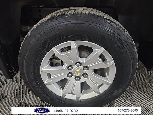 Used 2022 Chevrolet Colorado LT w/ LT Convenience Package image 16