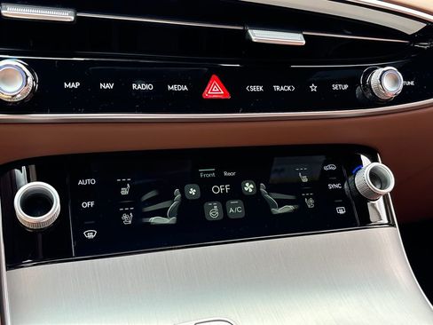 New 2026 Genesis GV70 2.5T Advanced AWD/4WD image 18