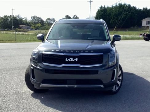 Used 2022 Kia Telluride EX w/ EX Premium Package image 3