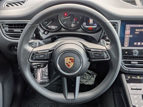 Certified 2025 Porsche Macan image 15