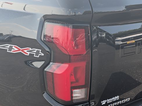 Used 2024 Chevrolet Colorado LT w/ LT Convenience Package III AWD/4WD image 17