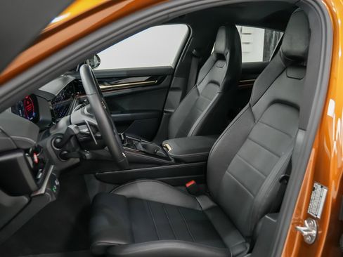 Certified 2025 Porsche Panamera 4 image 5