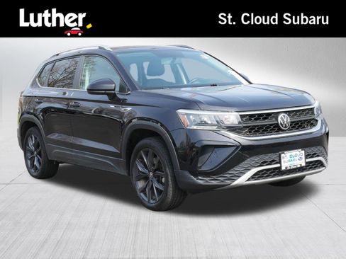 Used 2022 Volkswagen Taos SE AWD/4WD image 1