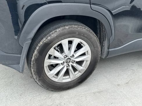 Used 2024 Toyota Corolla Cross LE FWD image 4