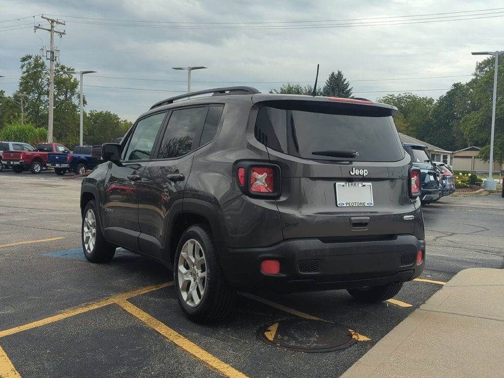 Used 2018 Jeep Renegade Latitude FWD image 5