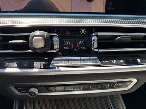 Used 2022 BMW X5 xDrive40i w/ M Sport Package image 17