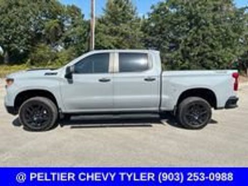 Used 2024 Chevrolet Silverado 1500 Custom Trail Boss w/ Dark Appearance Package AWD/4WD image 4