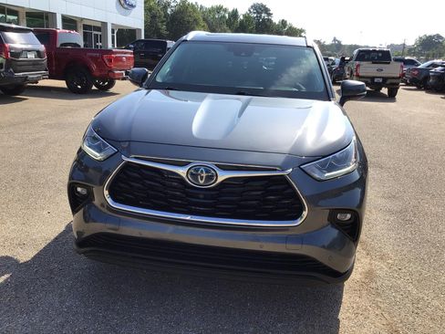 Used 2021 Toyota Highlander Limited AWD/4WD image 6