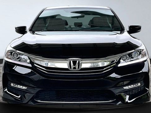 Used 2016 Honda Accord Sport image 2