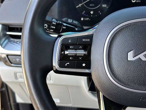 Used 2024 Kia Carnival SX Prestige image 32