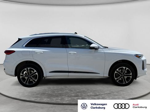Used 2025 Audi Q5 Premium w/ Convenience Package AWD/4WD image 4