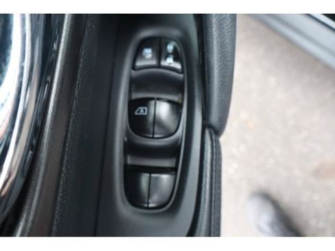 Used 2015 Nissan Rogue SV AWD/4WD image 9