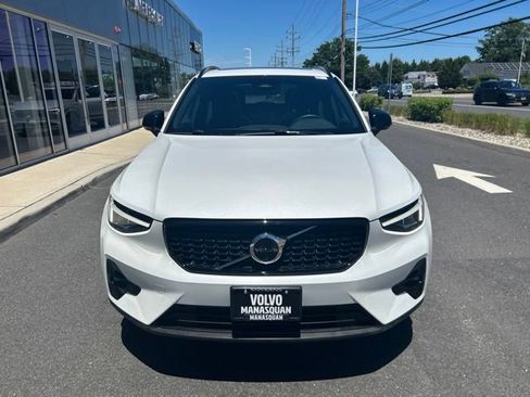 Used 2025 Volvo XC40 B5 Plus AWD/4WD image 7