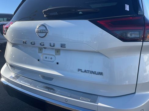 Used 2024 Nissan Rogue Platinum w/ Platinum Premium Package image 33