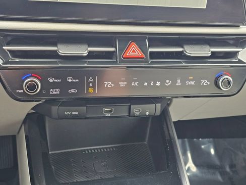 Certified 2023 Kia Niro Wind w/ Wind Preserve Package FWD image 17