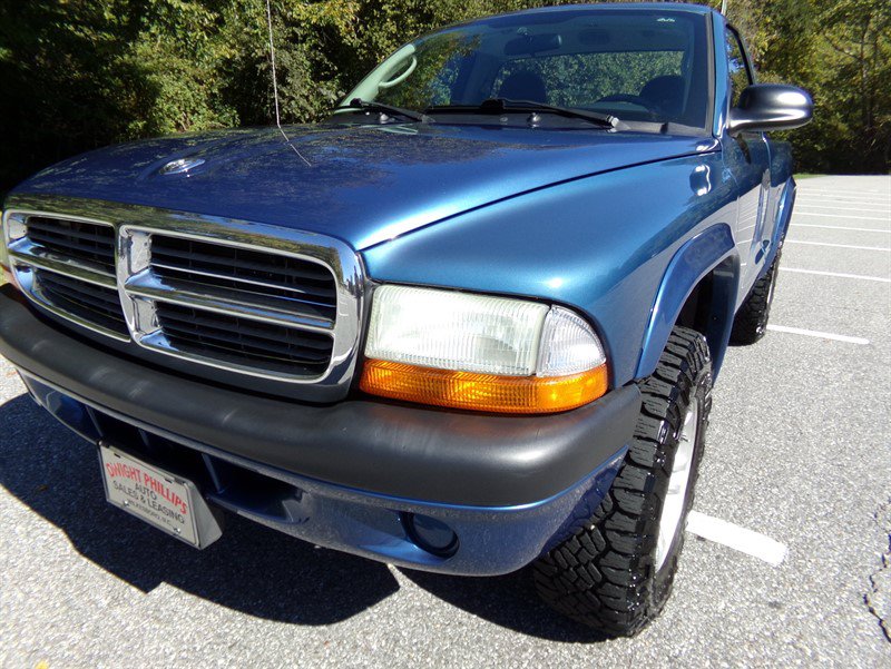 Used 2004 Dodge Dakota 4x4 Regular Cab w/ Tire & Handling Group image 2