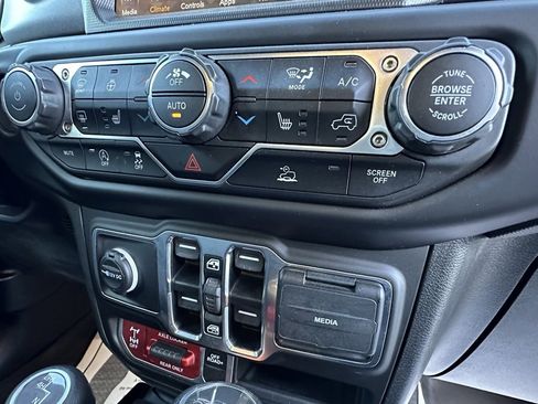 Used 2023 Jeep Gladiator Mojave w/ Cold Weather Group image 13