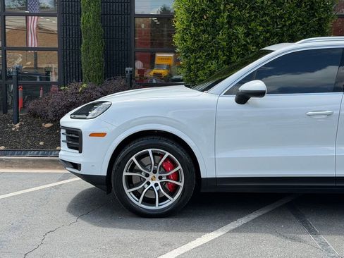 Used 2024 Porsche Cayenne S AWD/4WD image 10