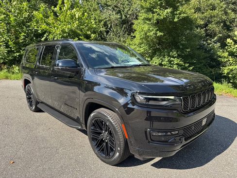 New 2025 Jeep Wagoneer L Series II w/ Premium Group I image 4