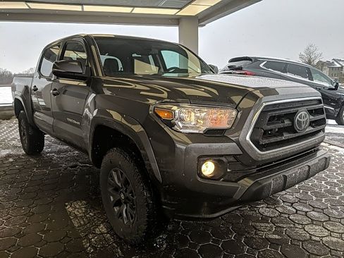 Used 2023 Toyota Tacoma SR5 w/ Technology Package image 3