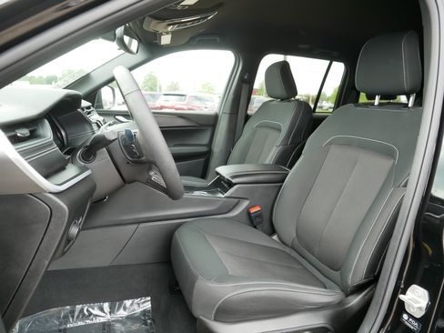 Used 2024 Jeep Grand Cherokee Laredo w/ Luxury Tech Group I AWD/4WD image 34