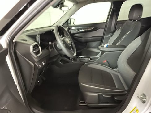 Used 2025 Chevrolet TrailBlazer LT FWD image 13