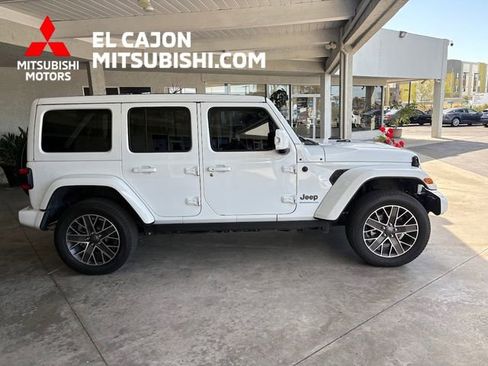 Used 2023 Jeep Wrangler Unlimited Sahara AWD/4WD image 2
