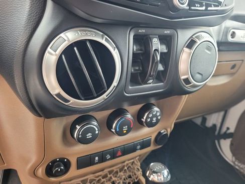 Certified 2017 Jeep Wrangler Unlimited Sahara w/ Connectivity Group image 23