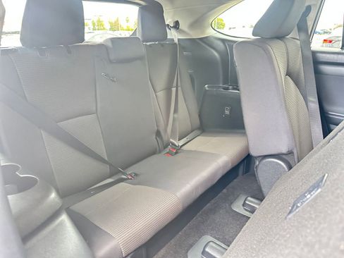 Used 2025 Toyota Highlander LE image 17
