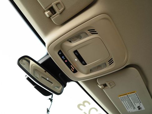 Used 2023 Buick Envision Essence image 30