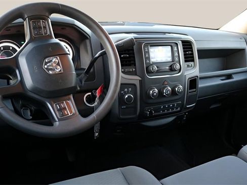 Used 2018 RAM 2500 Tradesman w/ Chrome Appearance Group image 10