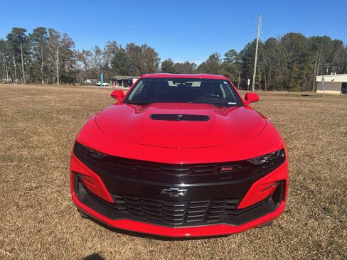 Used 2019 Chevrolet Camaro SS image 3