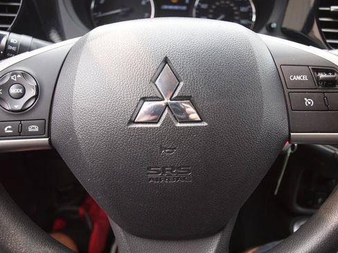 Used 2019 Mitsubishi Outlander AWD image 10
