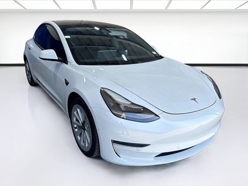 Used 2021 Tesla Model 3 Standard Range Plus RWD image 3