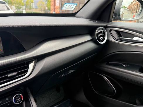 Used 2018 Alfa Romeo Stelvio Ti Sport AWD/4WD image 40