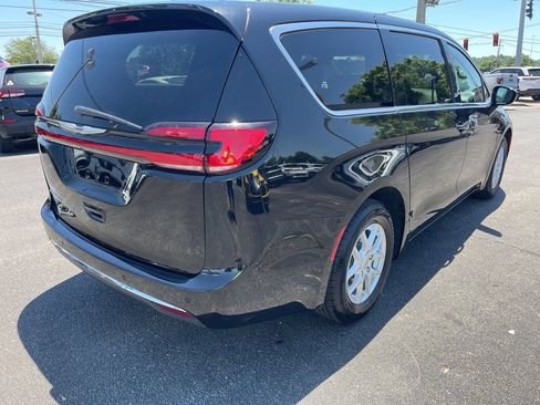 Used 2026 Chrysler Pacifica Select FWD image 17