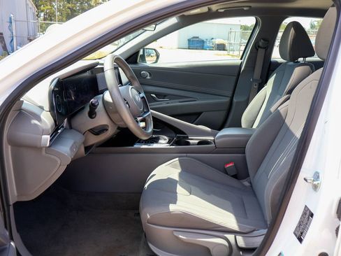 Used 2025 Hyundai Elantra SEL FWD image 7