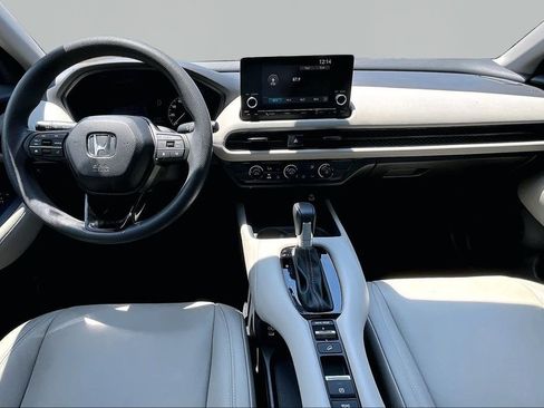 Used 2025 Honda HR-V LX image 8