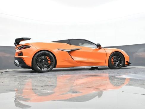 Used 2023 Chevrolet Corvette Z06 w/ Stealth Interior Trim Package image 38