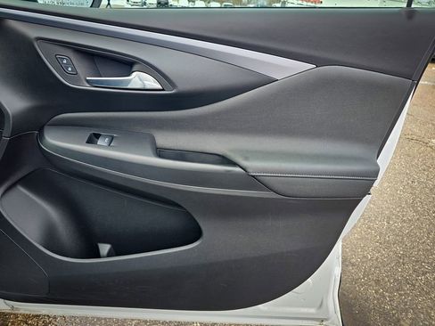 Used 2025 Buick Envista Preferred image 39