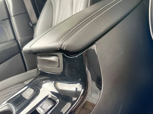 Used 2022 Buick Envision Avenir w/ Technology Package II FWD image 22