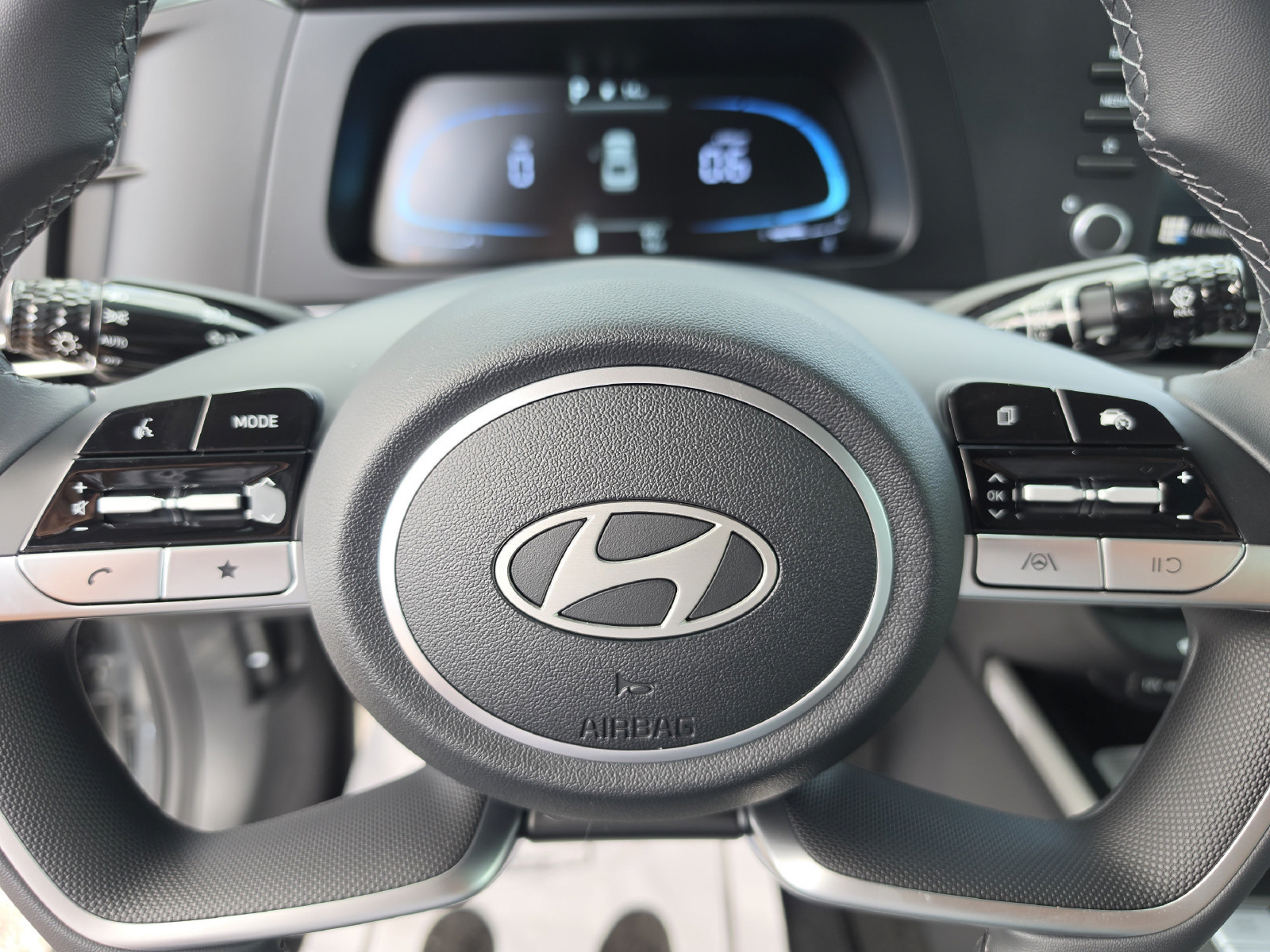 New 2026 Hyundai Elantra SEL Sport FWD image 32