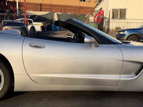 Used 2001 Chevrolet Corvette Convertible w/ Preferred Equipment Group2 RWD image 2