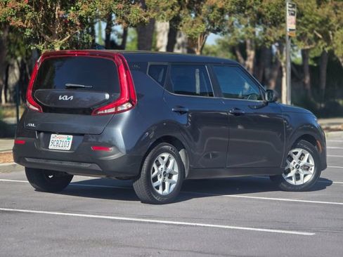 Used 2022 Kia Soul LX w/ Technology Package FWD image 5