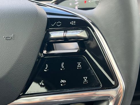 Used 2026 Cadillac Vistiq Luxury image 37