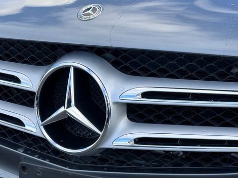 Used 2018 Mercedes-Benz GLC 300 4MATIC image 4
