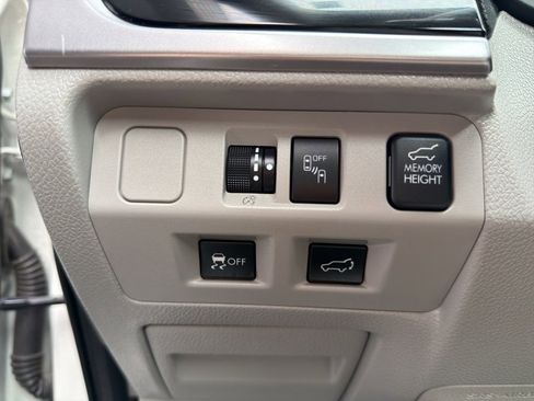 Used 2017 Subaru Forester 2.5i Limited image 19