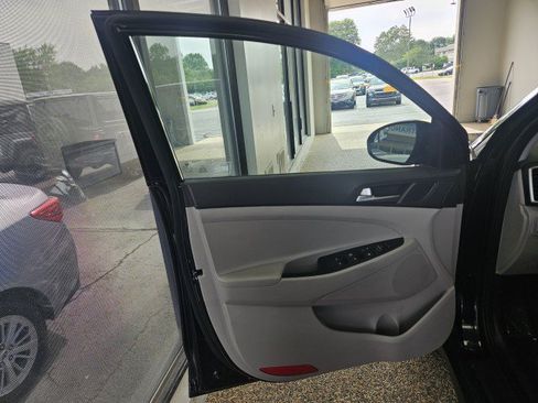 Used 2021 Hyundai Tucson SE w/ Cargo Package AWD/4WD image 17